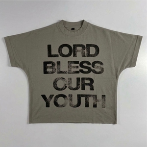 เสื้อยืดคอกลมทรงปกติสำหรับผู้ชาย OEM ผ้าฝ้าย 100% เป็นมิตรต่อสิ่งแวดล้อม แห้งเร็ว ลายพิมพ์ดีไซน์แบบ 3 มิติ ถักแบบ 3 มิติ ล้างสีแบบแอซิดวอช ทำสีซีดแบบซันเฟด ดีไซน์แบบดิสเทรส - Product Image 2