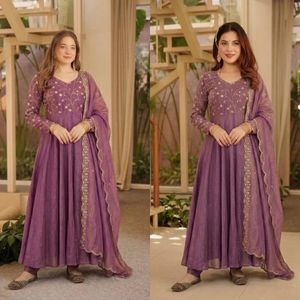 Traje Anarkali de Diseñador, Lino Cosmos Pesado con Bordado y Lentejuelas, de Secado Rápido, para Fiestas y Bodas, con Pantalón y Dupatta, Completamente Cosido - Product Image 6