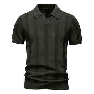 Camiseta de punto calado para hombre, algodón premium, ligera, corte regular, top informal de verano a la moda - Product Image 1