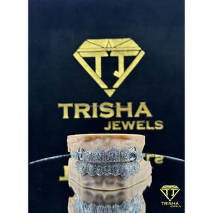 Grillz tendance en moissanite VVS, en argent sterling 925, style hip-hop, ensemble de bijoux dentaires pour hommes et femmes par Trisha Jewels - Product Image 1