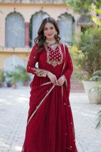 ชุดเดรส Anarkali ผ้าจอร์เจตต์ลายดอกไม้ประดับเลื่อมหรูหราสำหรับผู้หญิงรุ่นล่าสุด พร้อมผ้าคลุมไหล่หนักประดับด้วยงานปักอย่างประณีต - Product Image 2