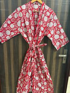Bata Kimono de Algodón con Estampado Floral Rojo para Mujer |   Bata de Baño Transpirable con Cuello en V y Cordón Ajustable, Estampado Digital, Manga 3/4 |   Ligero para el Verano - Product Image 1