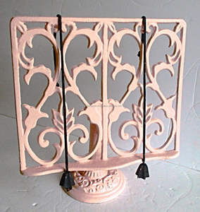 Porta Recetas de Metal Pulido para Interiores de Cocina Contemporáneos y Manejo Diario de Recetas, Suave, Funcional, Confiable y Eficiente - Product Image 2