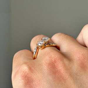 Anillo de banda cruzada Toi et Moi con diamante redondo de 1.04 quilates cultivado en laboratorio para mujer, oro macizo de 14 quilates, regalo de boda único para parejas - Product Image 5