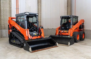 Cargadora de orugas Kubota SVL75-3 negra, montada sobre orugas, equipo de construcción de servicio pesado - Product Image 2