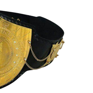 Ceinture de champion personnalisée en cuir noir avec design bouclier doré et détails de chaîne - Product Image 4