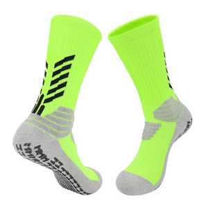 Nouvelles chaussettes de football personnalisées avec logo, antidérapantes, à poignets tricotés avec motif rayé pour le basketball hivernal - Product Image 2