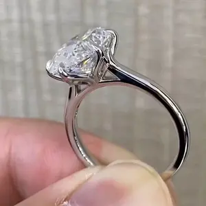 Anillo de Compromiso Solitario con Moissanita de Corte Ovalado, Plata de Ley 925, Chapado en Oro, Engaste de Garras, Anillo de Boda Clásico para Mujer - Product Image 3