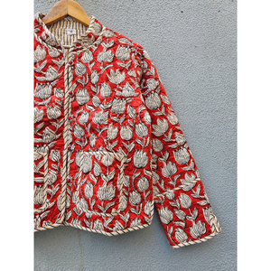 Chaqueta acolchada de algodón con estampado floral hecho a mano, con botones al frente y bolsillos, para uso casual en invierno, regalo para ella. - Product Image 3