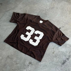 เสื้อยืดโอเวอร์ไซส์ทรงสปอร์ตสำหรับผู้ชาย แขนเสื้อแบบดรอปโชว์เดอร์ แห้งเร็ว ทรงบ็อกซี่ พิมพ์ลายสกรีน ผ้าตาข่าย เสื้อเปล่า - Product Image 3