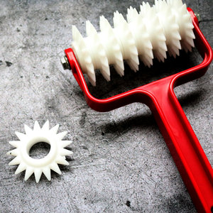 Food Grade Plastic Dough Docker Spike <b>Roller</b> 12.5cm 8 <b>Blades</b> Replaceable Sustainable Lightweight Pizza Bread Cracker Baking Tool - Product Image 5