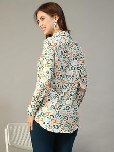 Chemise boutonnée à manches longues et col imprimé abstrait pour femme - Product Image 3