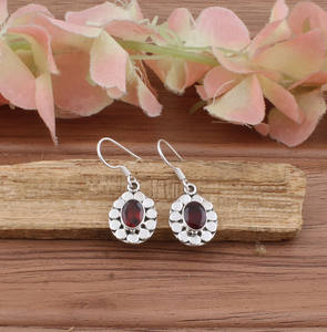 ต่างหูทรงหยดน้ำพลอยโกเมนสีแดงธรรมชาติ เงินแท้ 925 เครื่องประดับพลอยสีดำสุดหรูสำหรับผู้หญิง งานปาร์ตี้ ขายส่ง - Product Image 5