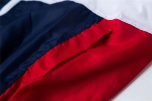 เสื้อแจ็คเก็ตผู้ชายกันลม สีกรมท่า แดง ขาว แบบ Color Block สไตล์เรโทร คอตั้ง ซิปเต็มตัว เสื้อกันลมสำหรับเล่นกีฬา - Product Image 4