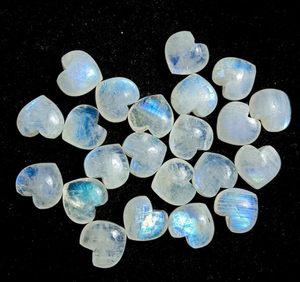 Blue Fiery Natural Rainbow Moonstone Briolette en forma de corazón Piedra preciosa para la fabricación de joyas como anillos Pulsera Tobillera Collar - Product Image 2