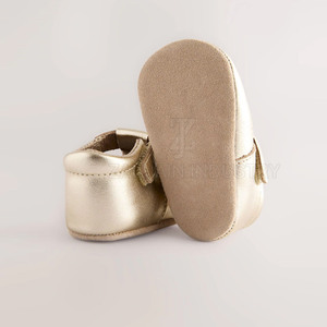 Zapatos de cuero para bebé de nuevo diseño, suaves, ligeros y cómodos para caminar, calzado para uso diario informal. - Product Image 6