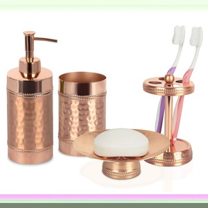 ชุดอุปกรณ์ห้องน้ำแบบมินิมอลสีทองแดงขัดเงา เหมาะสำหรับชั้นวางของในห้องน้ำ ถาดวางของบนโต๊ะเครื่องแป้ง และห้องน้ำในอพาร์ทเมนต์หรือห้องใต้หลังคา จากอินเดีย - Product Image 4