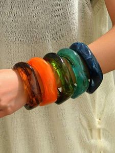 Brazalete de Acrílico Artesanal Brillante con Diseño de Mármol y Resina de Cristal, Brazalete de Resina de Lujo Hecho a Mano con Efecto Remolino - Product Image 1