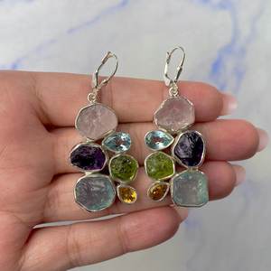 Pendientes de Plata de Ley 925 Hechos a Mano con Piedras Naturales Variadas y Diseño Elegante - Product Image 3