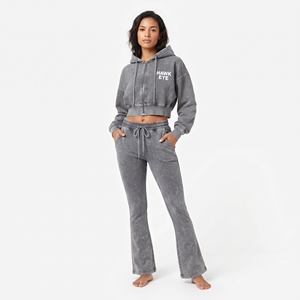 Ensemble jogging évasé à épaules tombantes en molleton de coton, coupe régulière, avec sweat à capuche court zippé et effet délavé, haute qualité, personnalisé pour femme - Product Image 3
