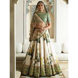 Lehengas semi-cousus à imprimé floral blanc avec chemisier brodé par Zeel Clothing - Product Image 1