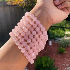 Pulsera de Cuentas de Cuarzo Rosa Unisex de Grado Premium de 8 mm, Piedra de Cristal Natural, Estilo Feng Shui, Temática de Amor, Curación MUNTAHA - Product Image 1