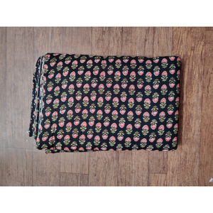 Tissu en sergé de coton noir imprimé floral pour la confection de sacs cosmétiques, pochettes cadeaux et sacs fourre-tout – Cadeau pour elle - Product Image 1