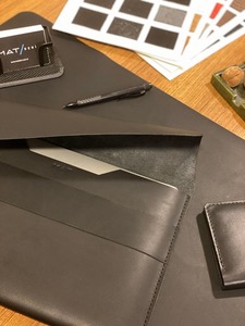 Funda de Piel Genuina, Duradera, Moderna y Portátil, Personalizada para Negocios/Vintage, para Macbook Pro 13 con Portaplumas LS-0212 - Product Image 2