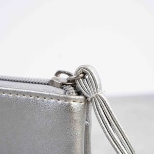 Sac cosmétique professionnel Silver Zip: cuir de haute qualité, usine certifiée ISO BSCI, adapté à une utilisation en extérieur - Product Image 4