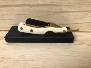 Rasoir à raser droit en acier fait main et personnalisé avec manche en corne de bélier pour barbier, salon de coiffure, épilation pour homme - Product Image 2