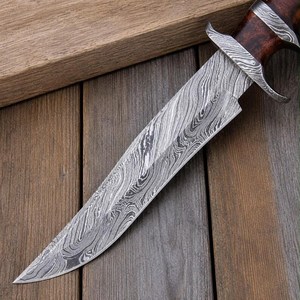 Couteau de survie et Bowie artisanal sur mesure en acier Damas 1987 de 13,5 pouces avec manche en bois de rose et pointe à clipser - Product Image 2