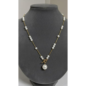 Collar de Perlas de Oro de 18 Quilates con Cierre en T y Colgante de Perla de Agua Dulce - Product Image 6