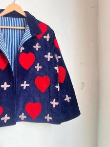 Chaqueta Reversible de Terciopelo con Patrón de Corazones Suzani, Chaqueta de Terciopelo Hecha a Mano con Bordado de Corazones y Cruces, Abrigo de Invierno Estilo Boho Love - Product Image 6