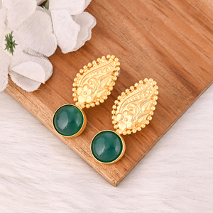 Boucles d'oreilles pendantes élégantes en onyx vert, plaquées or, faites à la main, bijoux en pierres précieuses pour femmes - Product Image 2
