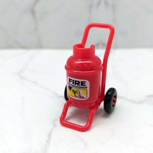 Carro de paisaje en miniatura, extintor de incendios, muebles de ABS, juguete para decoración de casa de muñecas, configuración de escena - Product Image 1