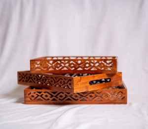 Ensemble de plateaux gigognes en bois faits à la main, décoration bohème et rustique, plateau de service, plateau en bois, décoration de mariage, plateau personnalisé - Product Image 2