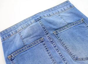 Vaqueros de mujer de alta calidad, estilo vintage retro, con corte acampanado, ajustados, de elastano, rectos, con lavado claro o oscuro, de mezclilla tejida. - Product Image 4