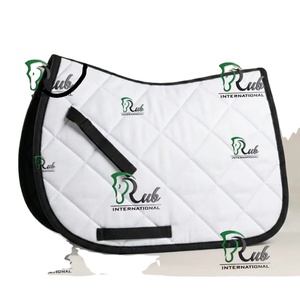 Ensemble de tapis de selle matelassé pour cheval, couleur personnalisée, avec doublure en maille de coton respirante, absorption des chocs et sangle de selle en satin - Product Image 1