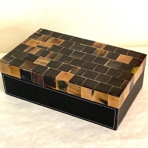 Nueva Caja de Almacenamiento de Joyas Ecológica de Cuerno de Búfalo Rústico Pulido con Interior Suave para Artículos Delicados, Diseño Animal Feng Shui - Product Image 1