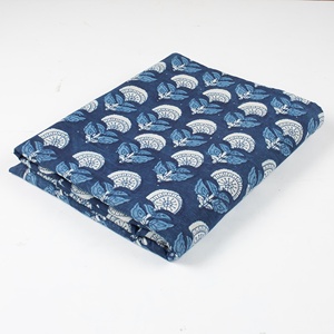 Tissu en coton indigo bleu imprimé au bloc, fait main en Inde, qualité supérieure, vendu au mètre pour la confection de robes et de kimonos - Product Image 1