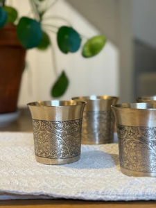 Vase en métal doré style tasse à lassi indienne, gobelet gravé vintage, mug à cocktail, modèle personnalisable pour bar à boissons - Product Image 2