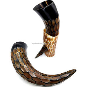 Cuerno para beber negro de diseño moderno con soporte de cuero y color de cuerno natural Tamaño personalizado - Product Image 2