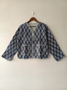 Veste en coton matelassée patchwork, manteau bohème réversible - Product Image 1