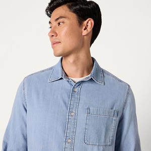 Chemise en jean classique pour homme, coupe droite, pour un usage décontracté, manches longues, style boutonné avec poche poitrine et détails à double couture - Product Image 4