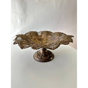 Cuenco para servir de metal bronce con un tono dorado que eleva instantáneamente el estilo de tu cocina, increíblemente elaborado por ARTISTIQUE. - Product Image 1