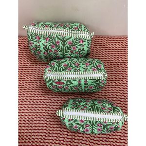 Juego de Tres Bolsas de Maquillaje Acolchadas de Algodón con Estampado Floral, Estilo Bohemio, con Cierre de Cremallera para Uso Diario - Product Image 2