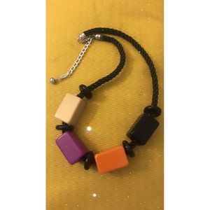 Collier de créateur en résine et bois avec cristaux, accessoires de mode - Product Image 2