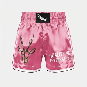 Shorts de boxe en satin personnalisés avec logo brodé violet et argenté, équipement de compétition de haute qualité, vêtements de sport fitness. - Product Image 4