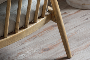 Elegante Sillón de Estilo Escandinavo con Estructura de Roble Natural y Tela Texturizada Gris Claro de Primera Calidad - Product Image 6