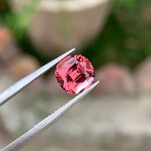 Turmalina Roja Corte Cojín, Gema Natural Impecable, Piedra Suelta, Grado Excelente Raro, Certificada por Terceros para Joyería - Product Image 1